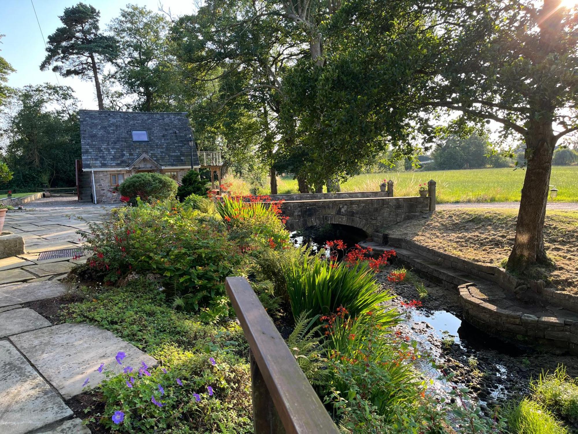 Cosy Alpine Cottage In The Heart Of Lancashire Catterall Exterior foto